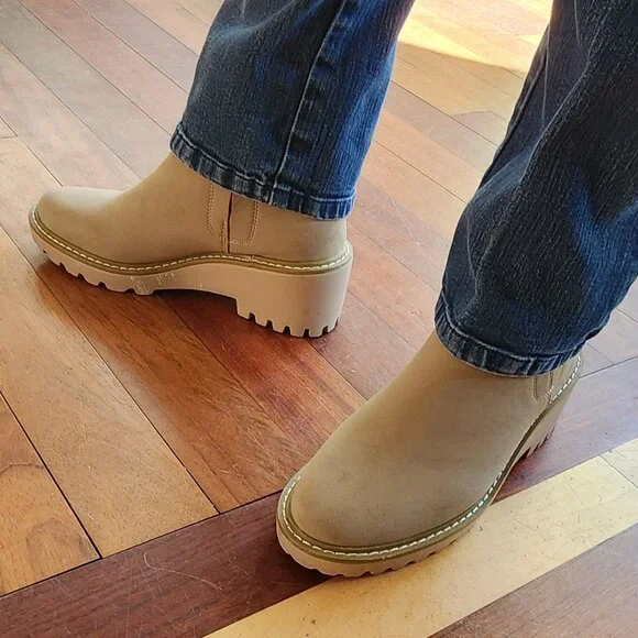 NWOT Nicole Miller New York Tan Pocas Wedge Lug Platform Chelsea Boots Size 9 - Picture 7 of 16